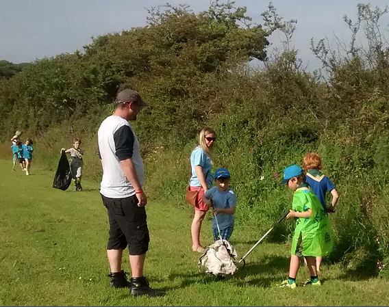 children litter picking